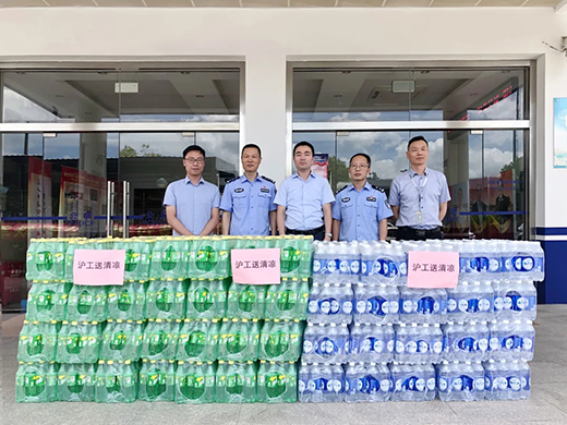 上海官网斗鱼体育慰问青浦区水上治安派出所民警!